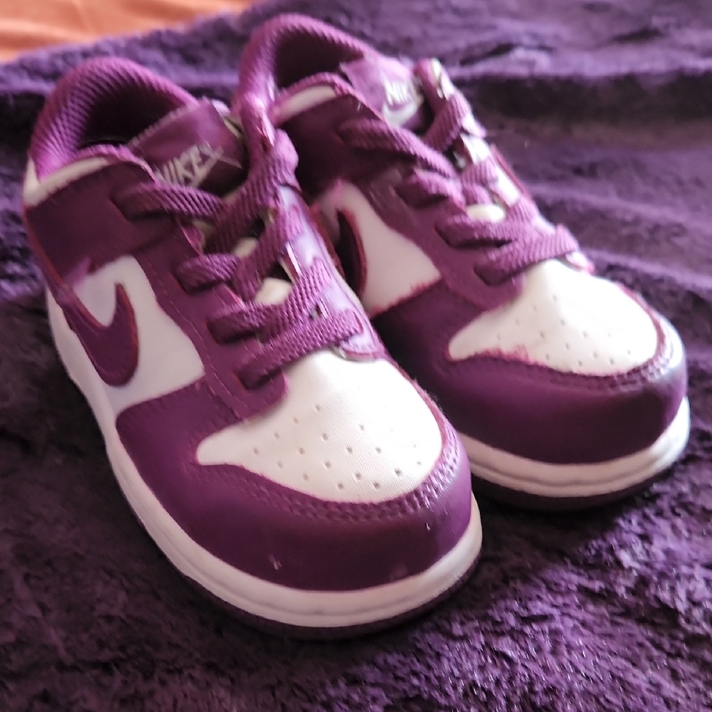 Nike Kids Sneakers in Purple and White
